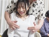 素人参加型バラエティ観察モニタリング 愛する夫の目の前で自慢の爆乳を揉みほぐされ秒で感じまくって他人男に寝取られた妻